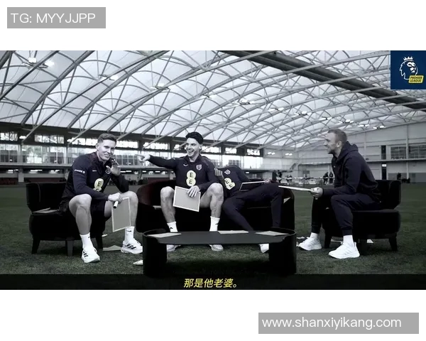 足球明星骑摩托车驰骋赛道展现狂野风采与激情人生